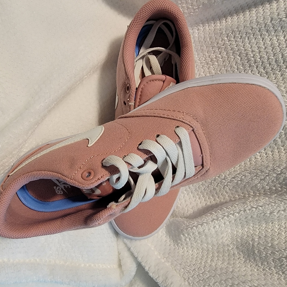 Nike 6 1/2 pink